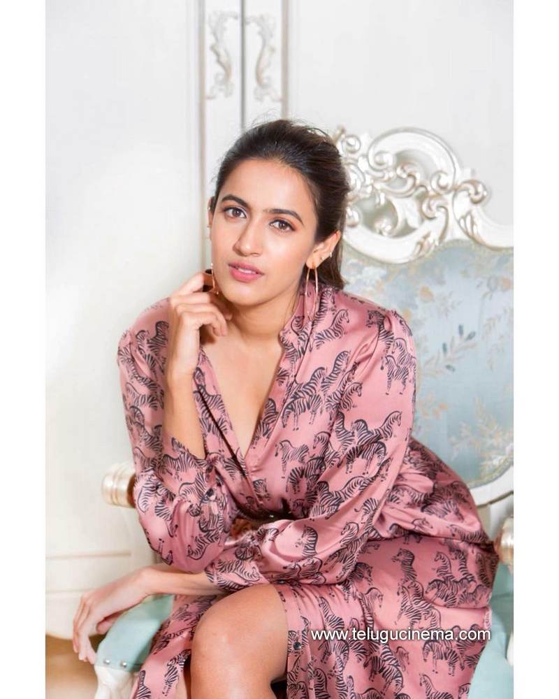 niharika stills 16022100001