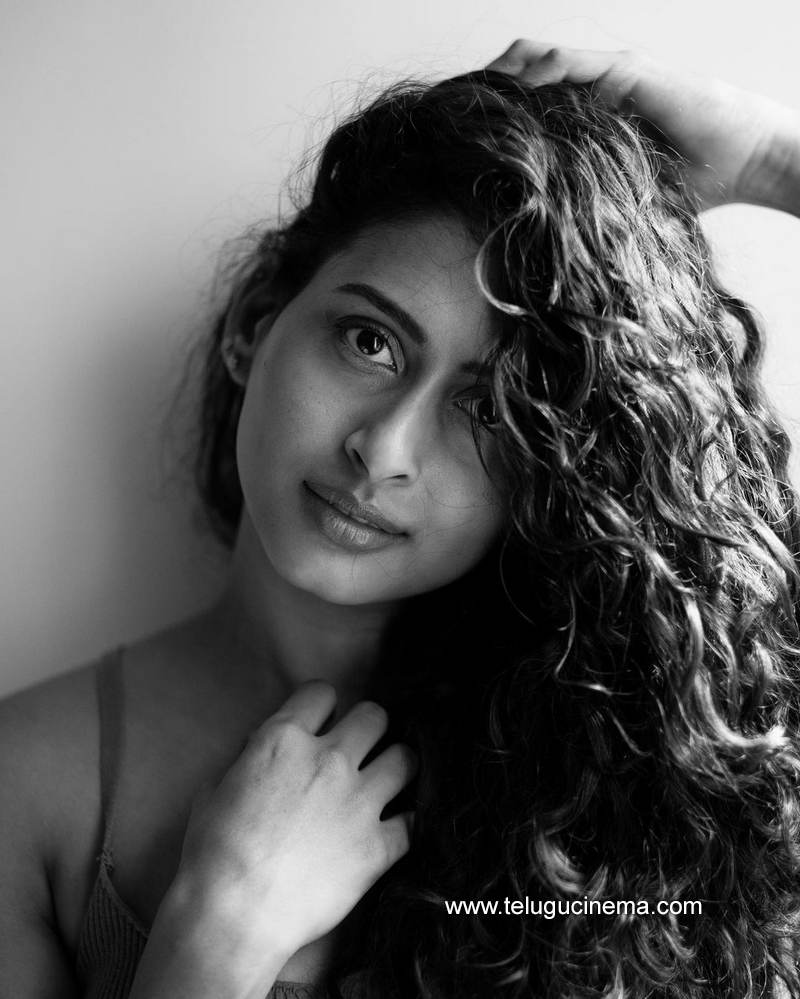 nithyanaresh stills 16022100002