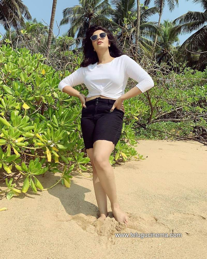 sreemukhi stills 06022100002