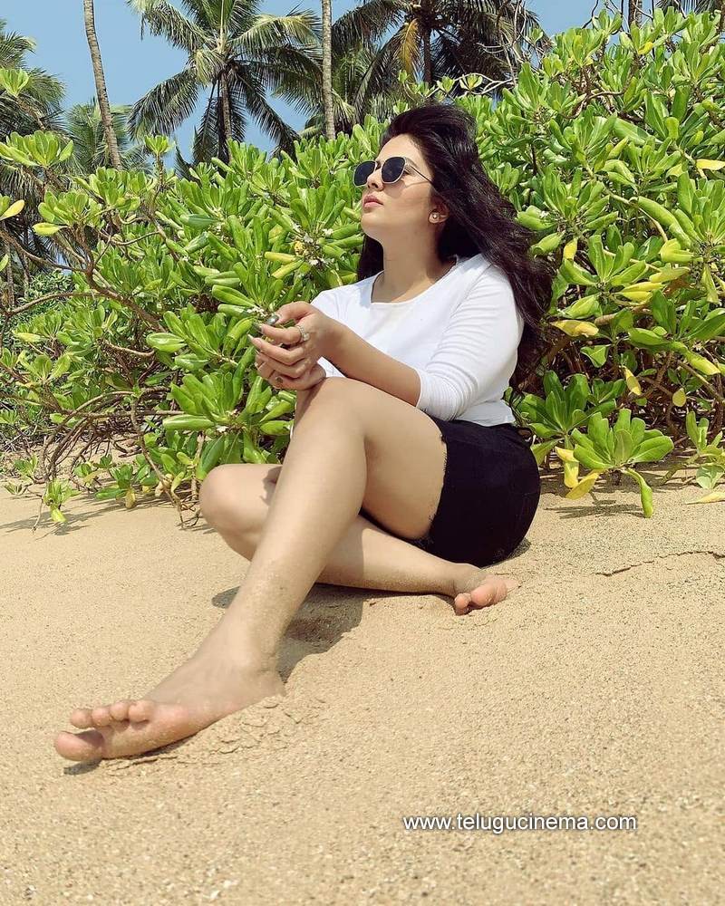 sreemukhi stills 06022100007