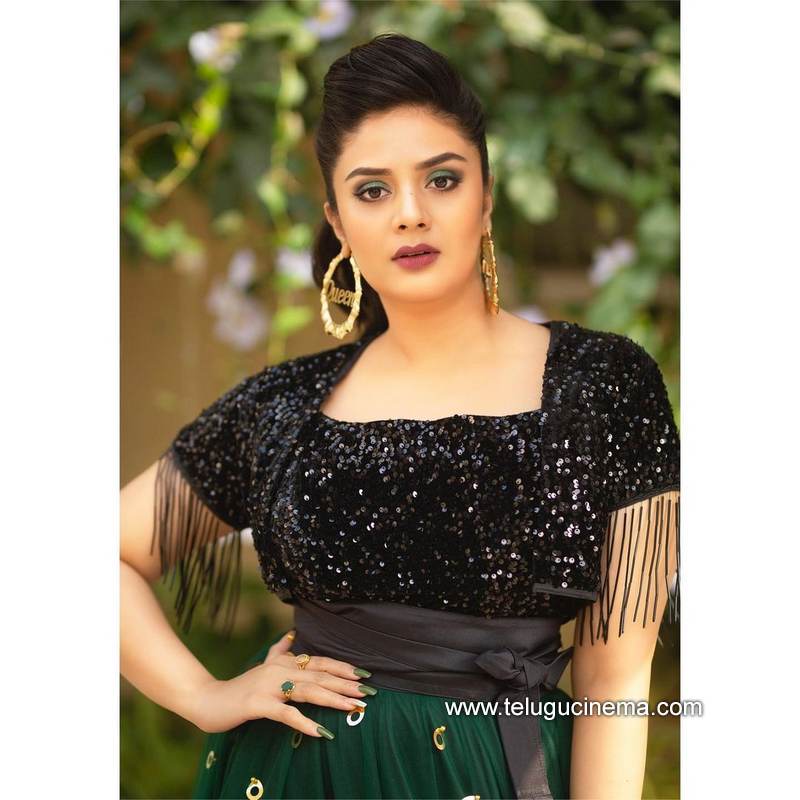 sreemukhi stills 16022100004