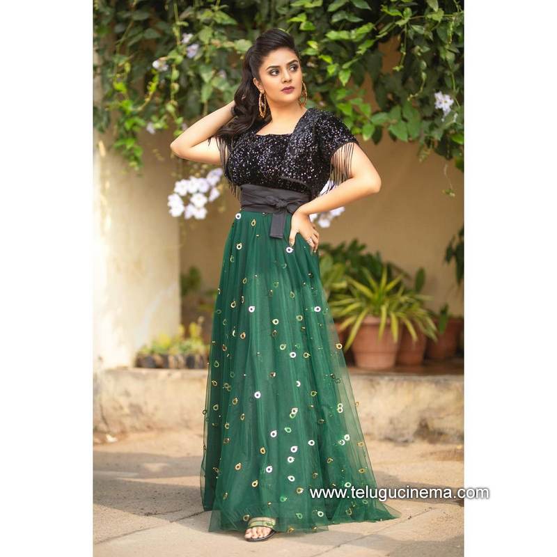sreemukhi stills 16022100005