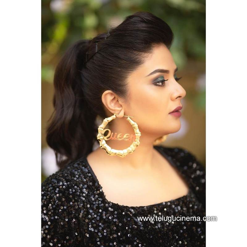 sreemukhi stills 16022100007