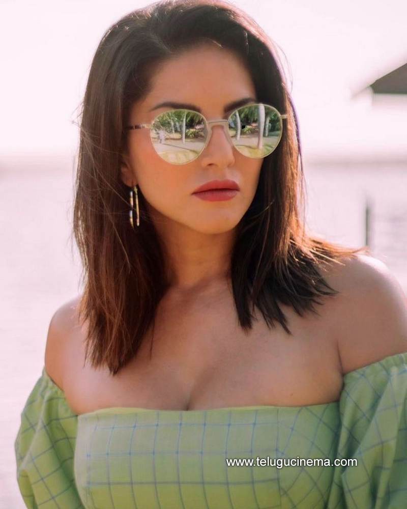 sunnyleone stills 10022100002