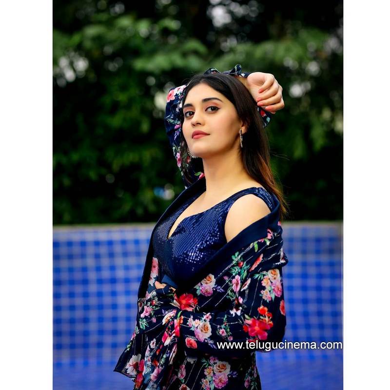surbhi stills 10022100006