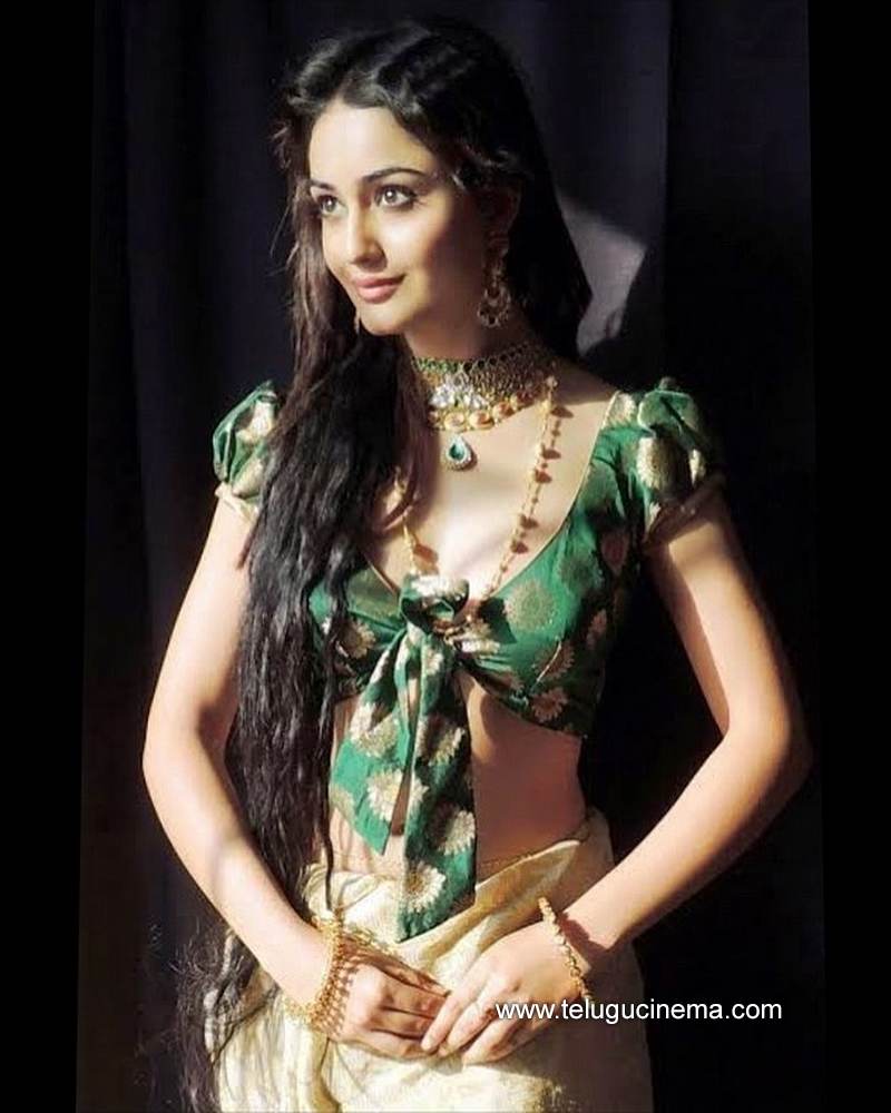 tridhachoudary stills 10022100001