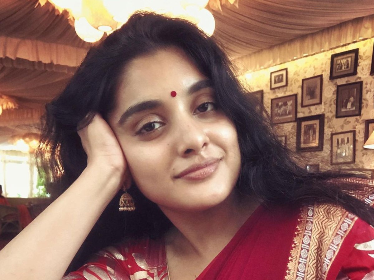 Nivetha Thomas, mallu actress, saree lover, HD phone wallpaper | Peakpx