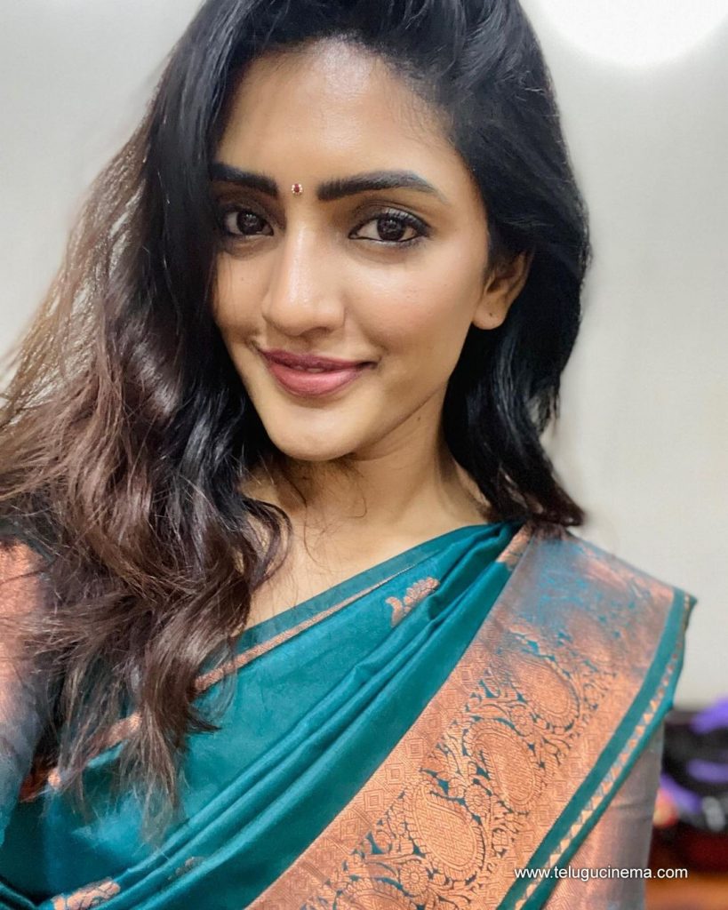Eesha Rebba in a selfie | Telugu Cinema
