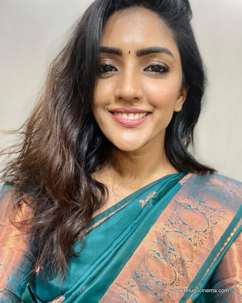 Eesha Rebba in a selfie | Telugu Cinema