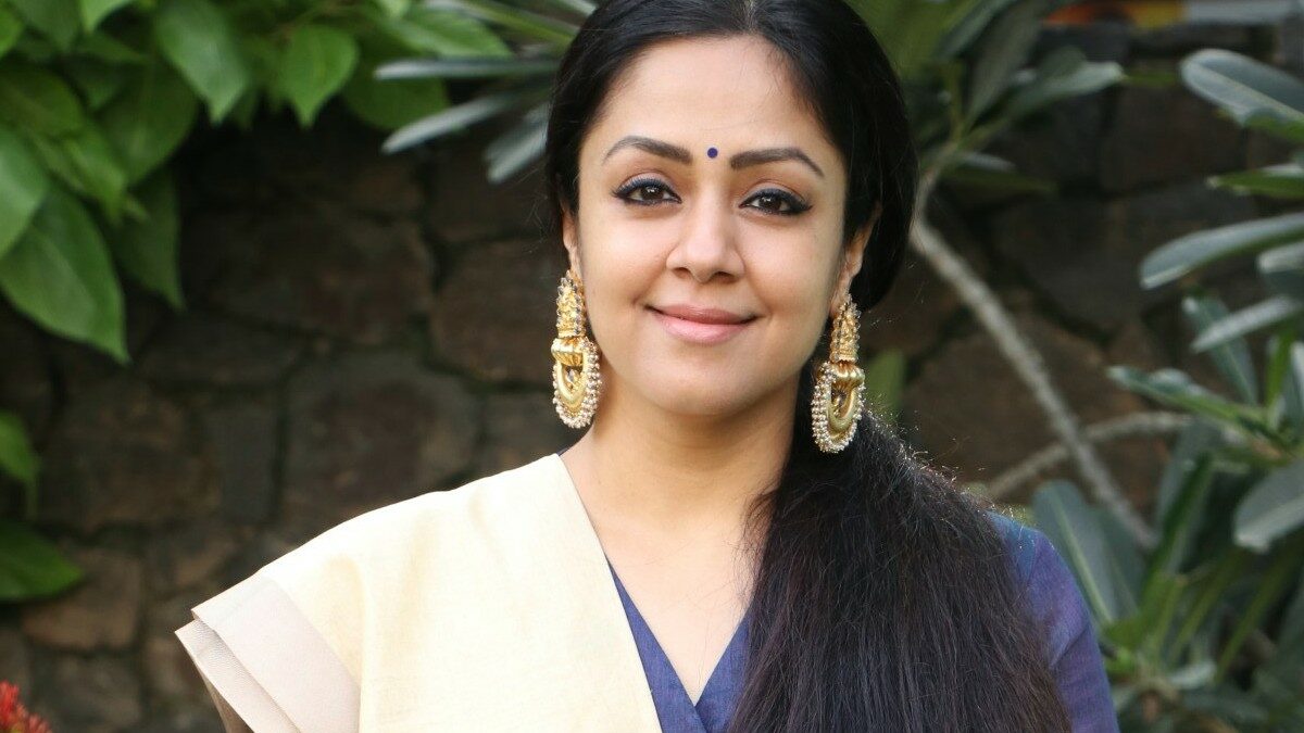 Jyothika HQ Wallpapers | Jyothika Wallpapers - 4695 - Oneindia Wallpapers