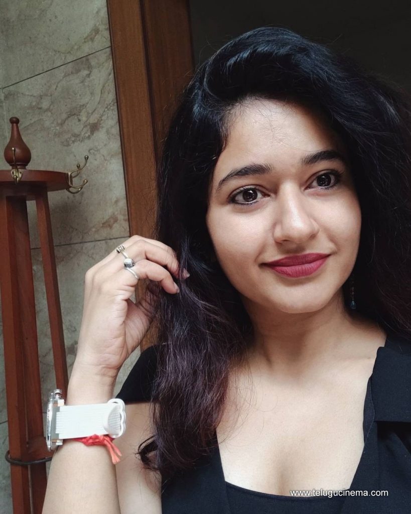 Poonam Bajwa’s selfie | Telugu Cinema