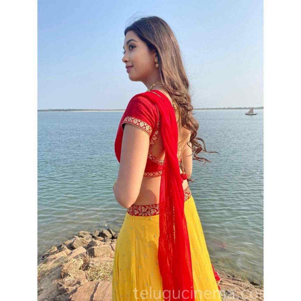 Digangana Suryavanshis Seetimaarr Look Telugu Cinema