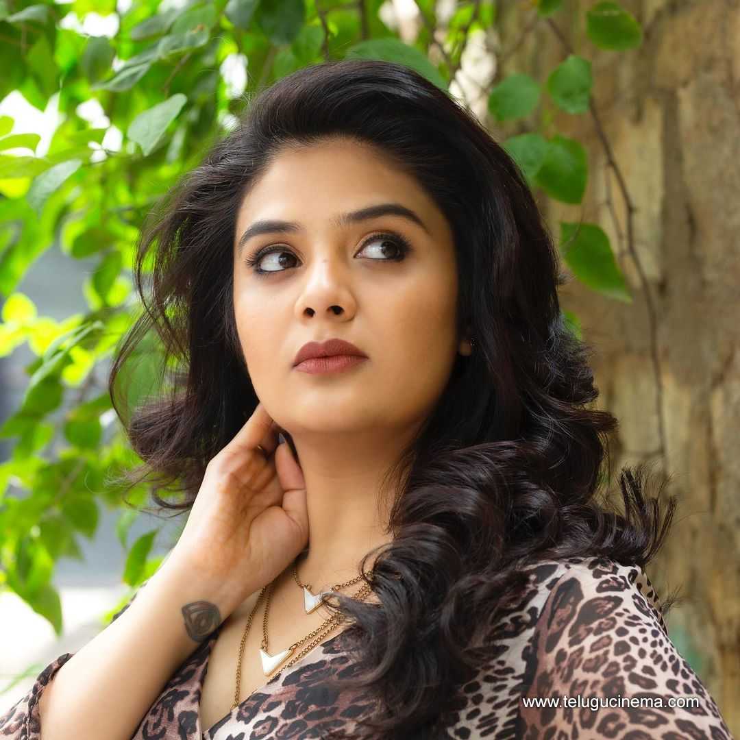 Sreemukhi sizzles in short skirt | Page 4 | Telugu Cinema