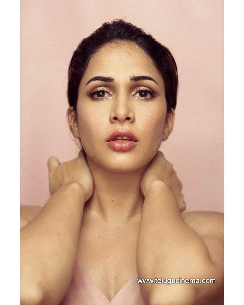 lavanyatripati stills 250122 001