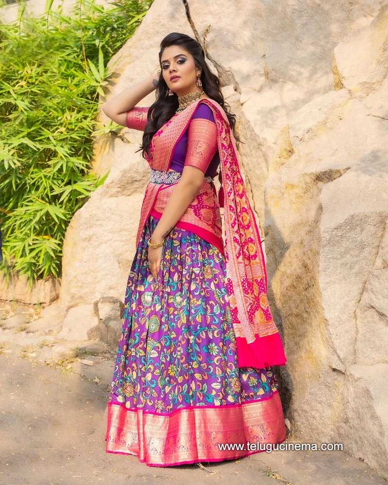 sreemukhi stills 150122 002