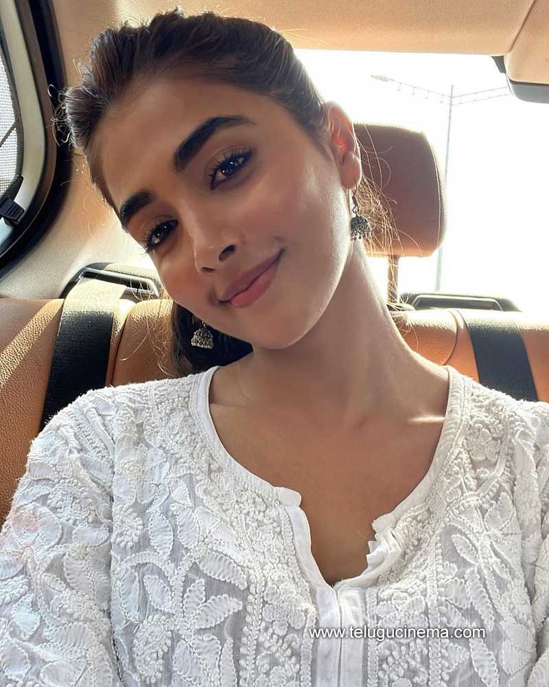 Pooja Hegde S Monday Selfie Telugu Cinema