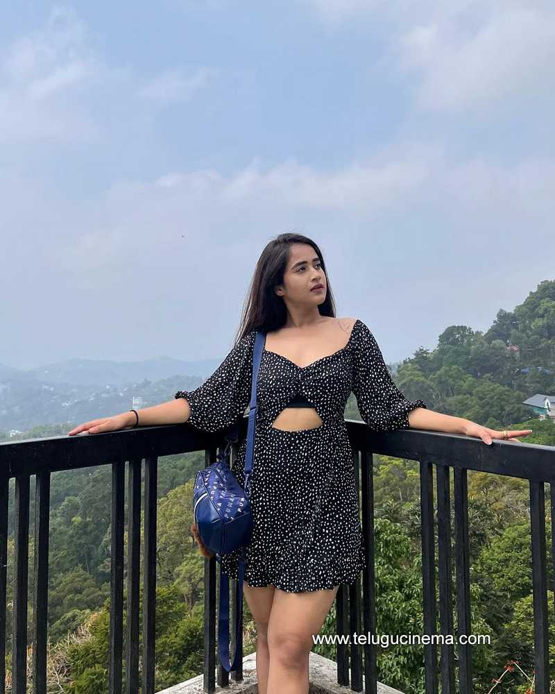 deepthi stills 250322 009
