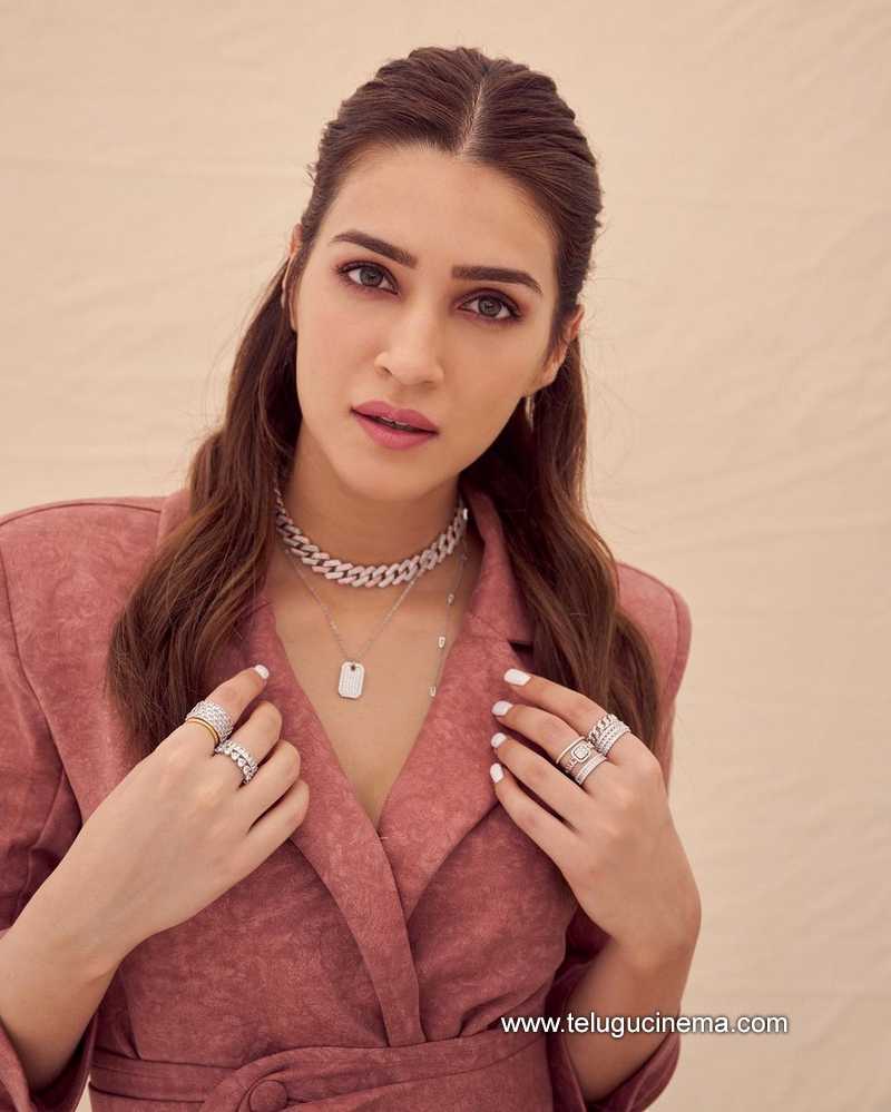 Kriti Sanon swears by a double cleanse in her skincare routine and here's  why you should too | Vogue India