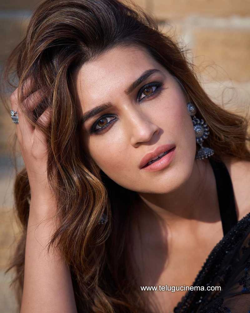 Kriti Sanon in a black Saree | Page 2 | Telugu Cinema