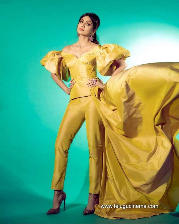 Shilpa Shetty In All Yellow Look Telugu Cinema