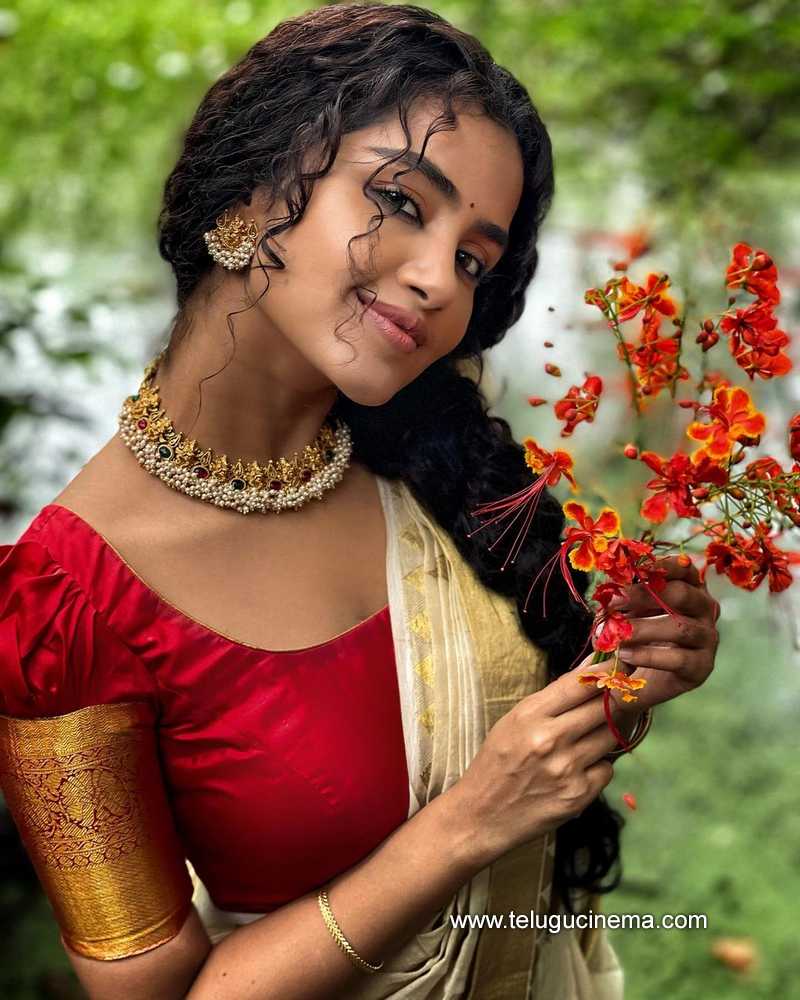 anupama stills 150422 004