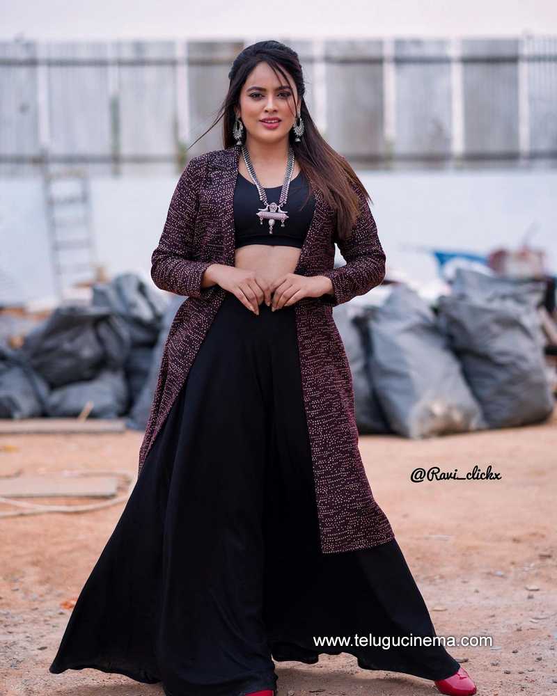 nanditha stills 130422 002