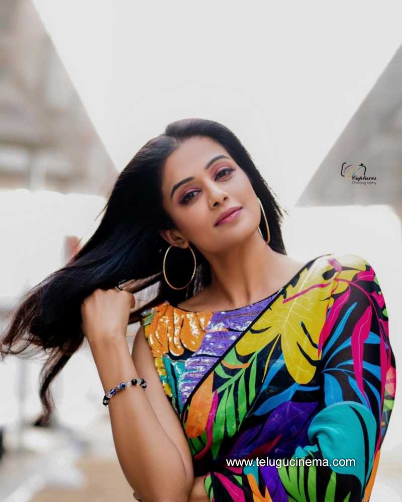 Priya Mani A Stunning Saree Page 4 Telugu Cinema