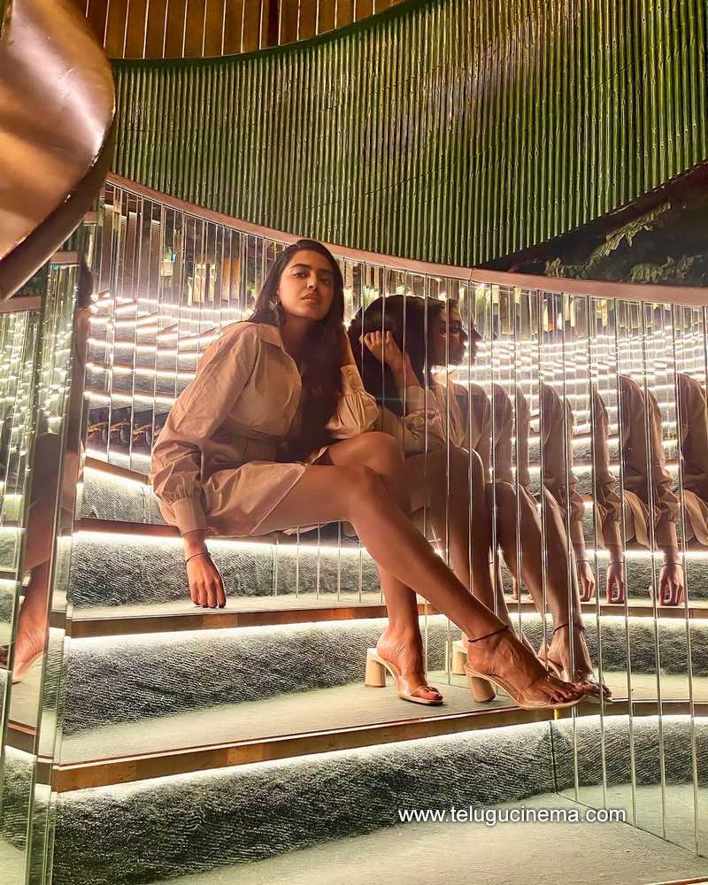 shivani stills 150422 002