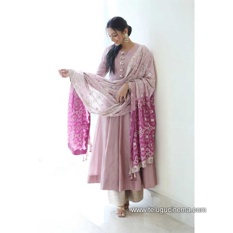 srinidi stills 260422 001