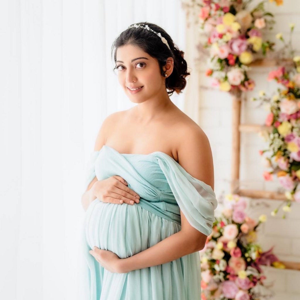 Indian Bridal Wearing Kautuka Dori Ritual Stock Photo 1369647659 |  Shutterstock