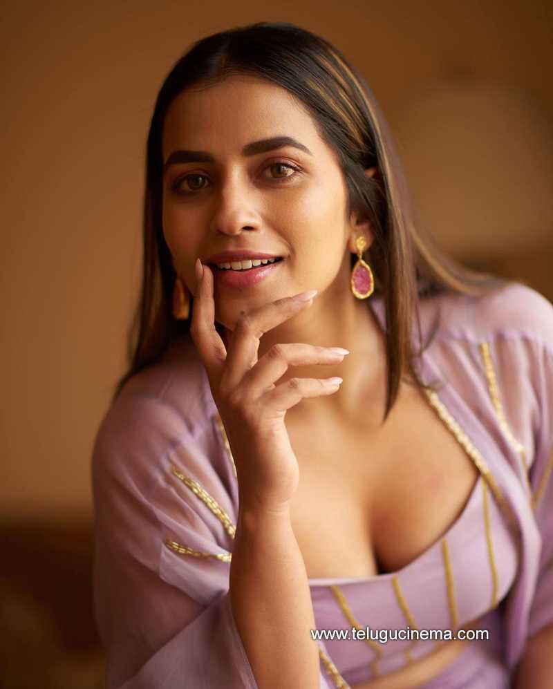 komaleeprasad stills 020522 001