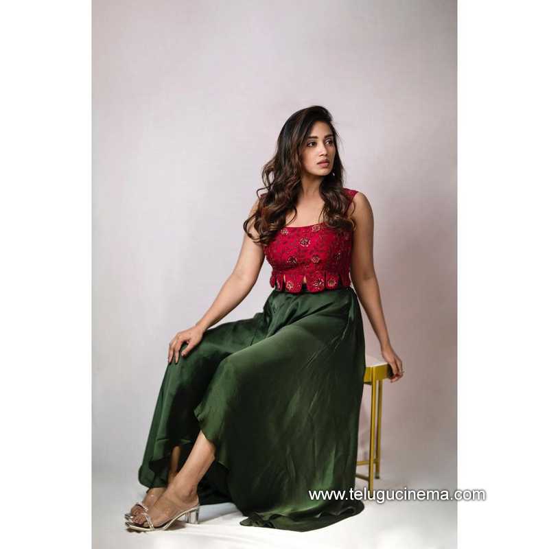 nivetha stills 040522 001