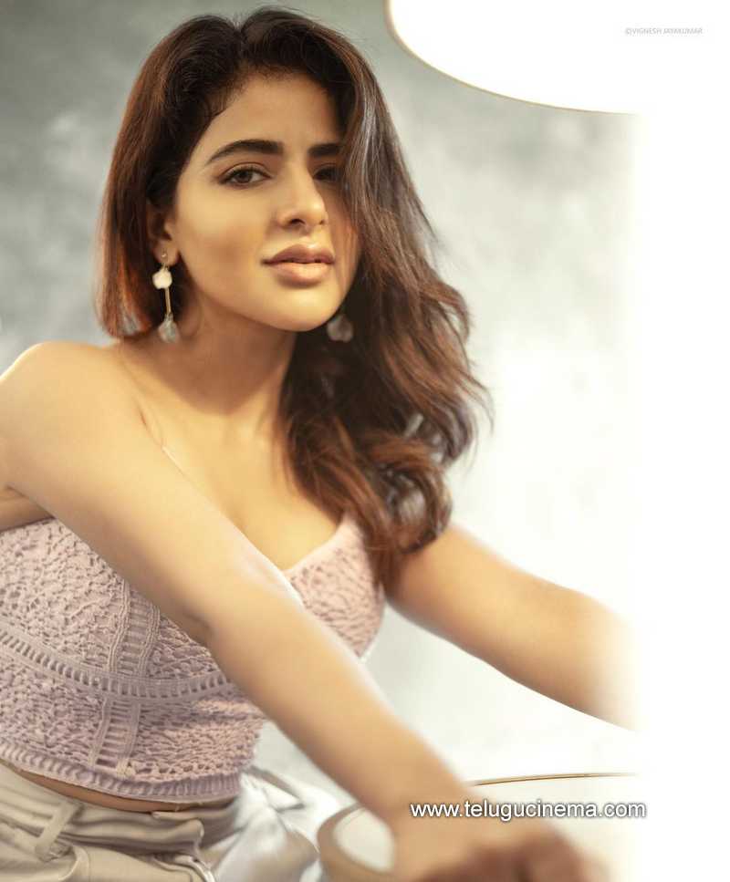 iswarya stills 040722 002