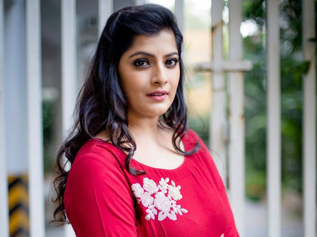 Varalaxmi Sarathkumar HD Wallpapers | Latest Varalaxmi Sarathkumar  Wallpapers HD Free Download (1080p to 2K) - FilmiBeat