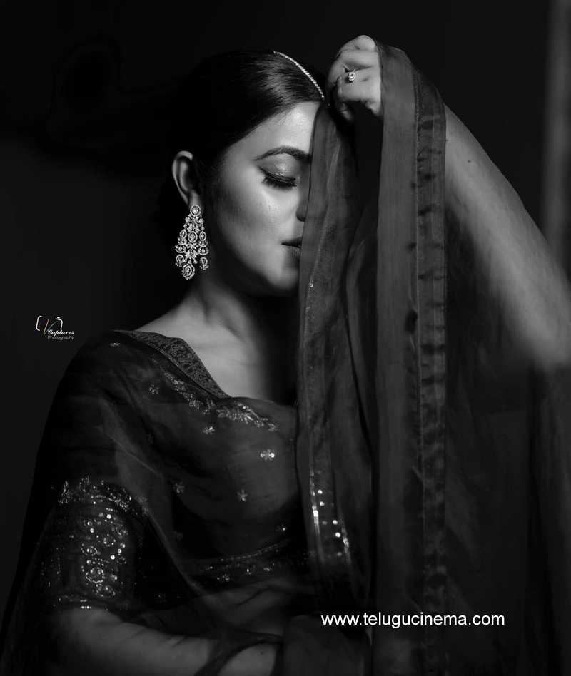 poorna stills 140922 003