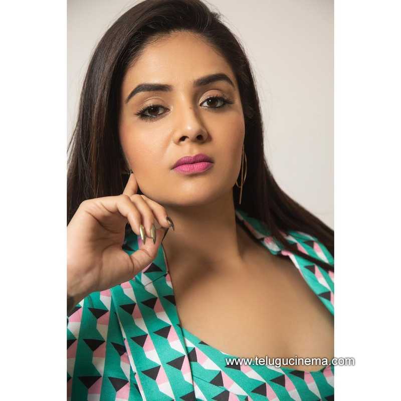 sreemukhi stills 290922 005