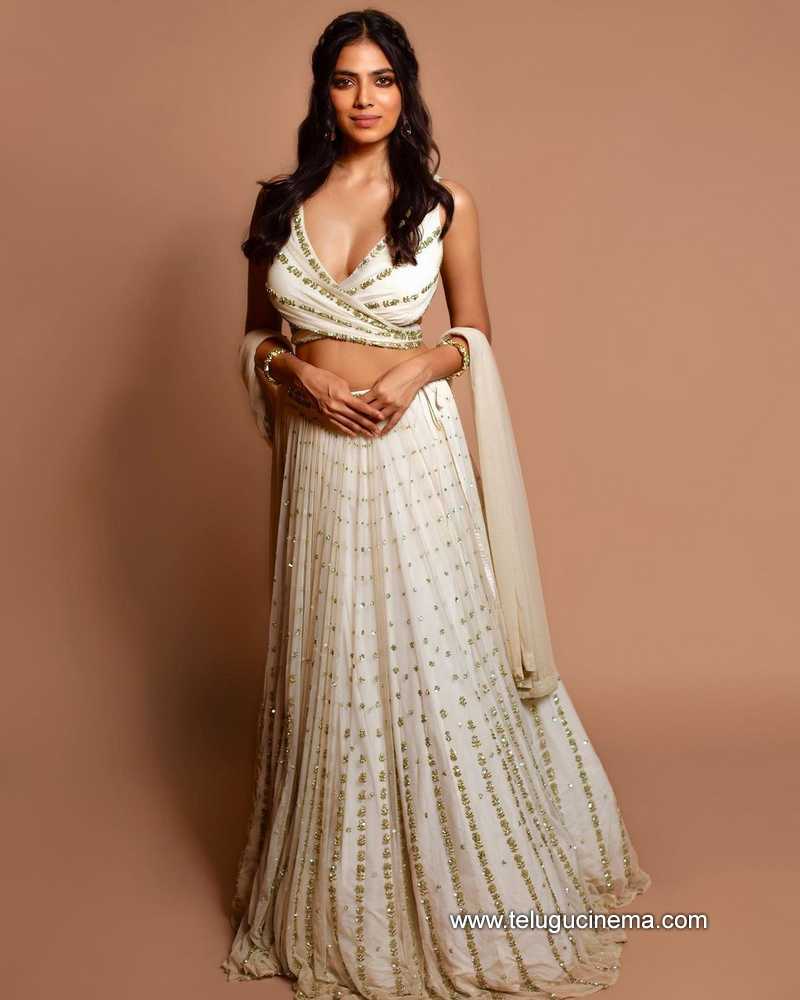 malavika stills 20 10 22 001
