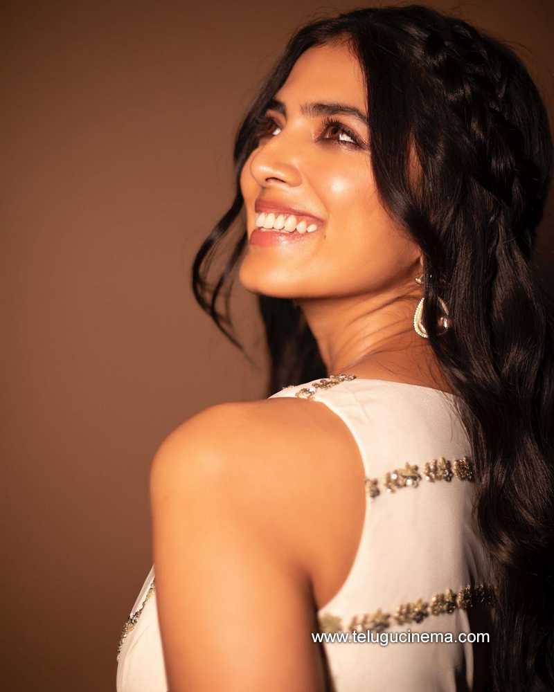 malavika stills 20 10 22 007