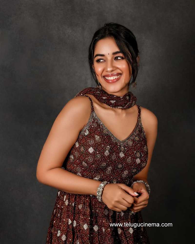 mrinaliniravi stills 031022 002