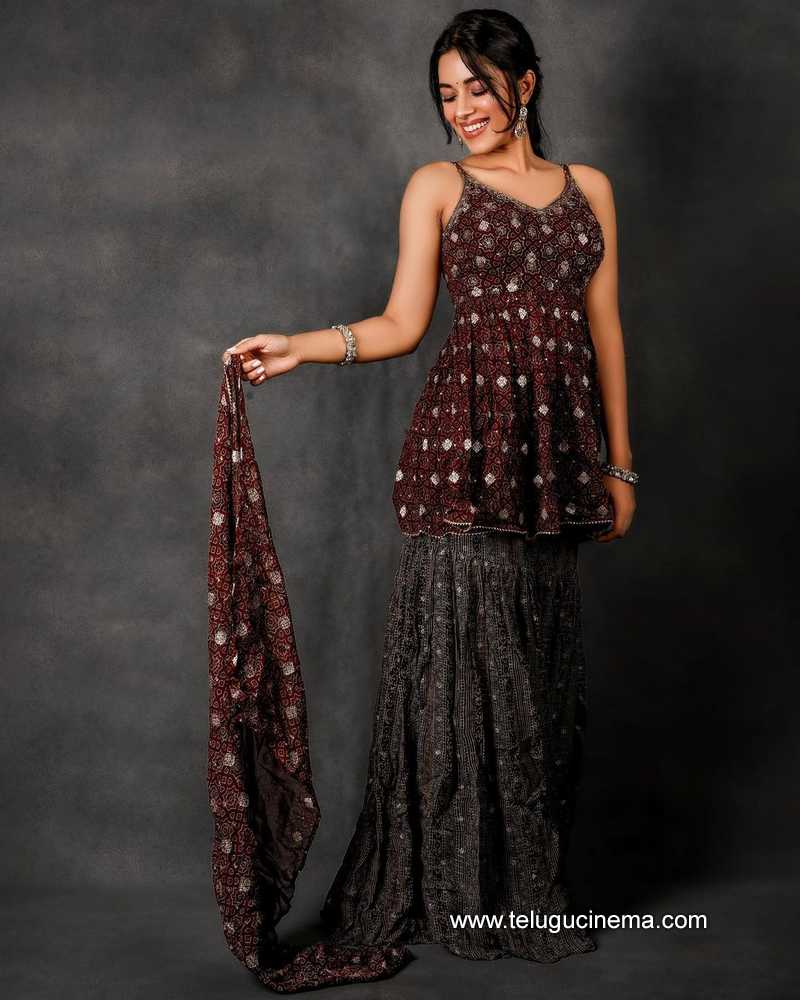mrinaliniravi stills 031022 003