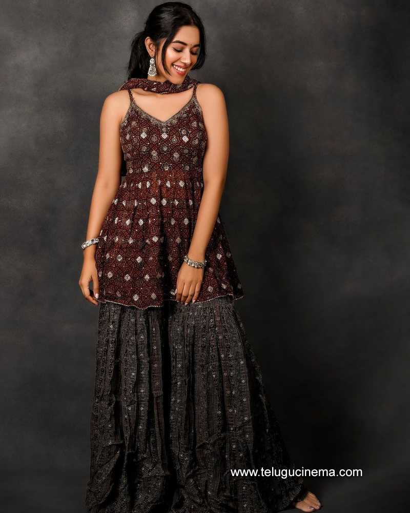 mrinaliniravi stills 031022 005