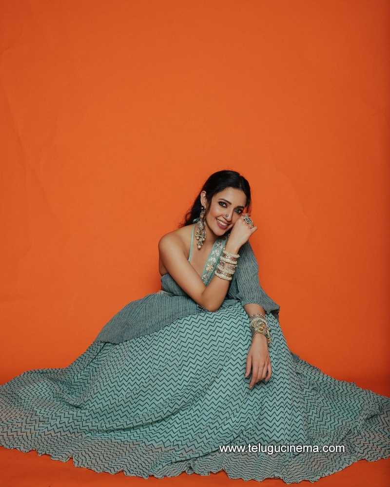 nehashetty stills 25 10 22 003