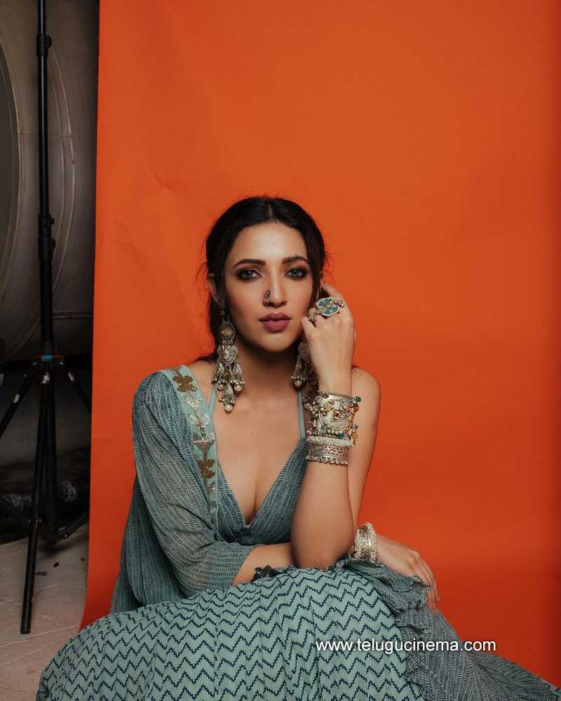 nehashetty stills 25 10 22 004