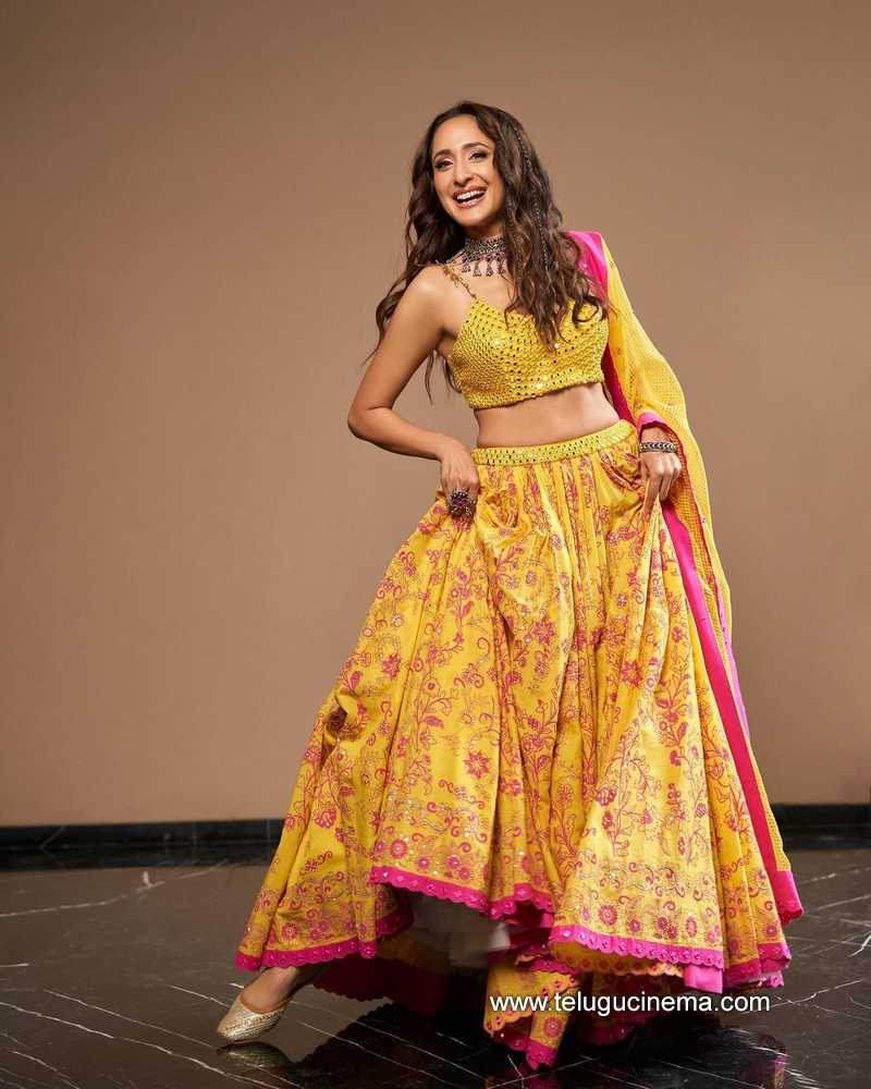 pragyajaiswal stills 13 10 22 004