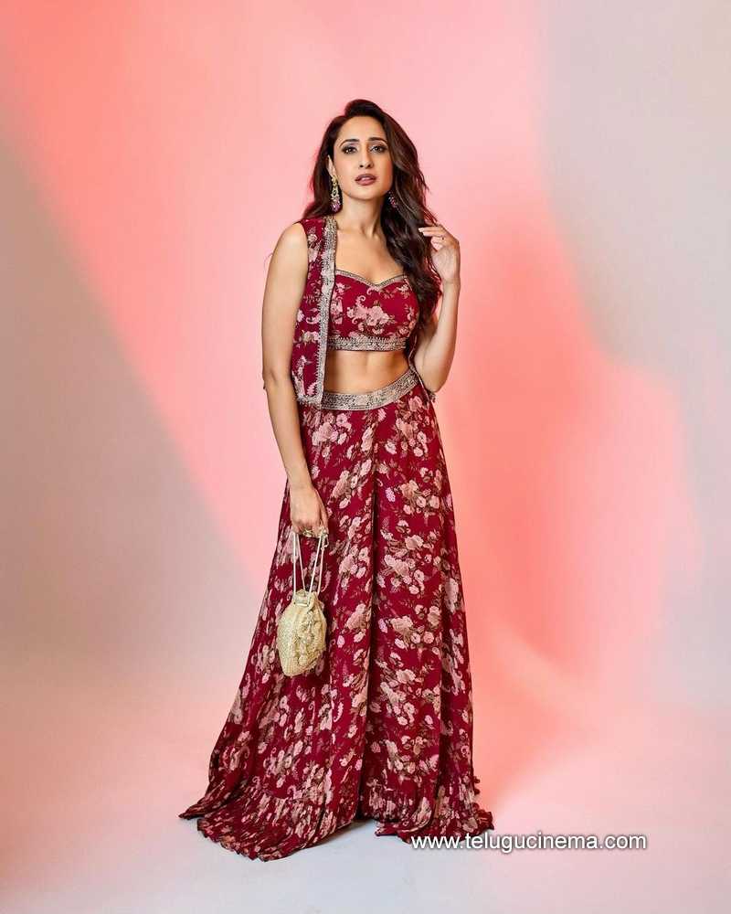 pragyajasiwal stills 27 10 22 004