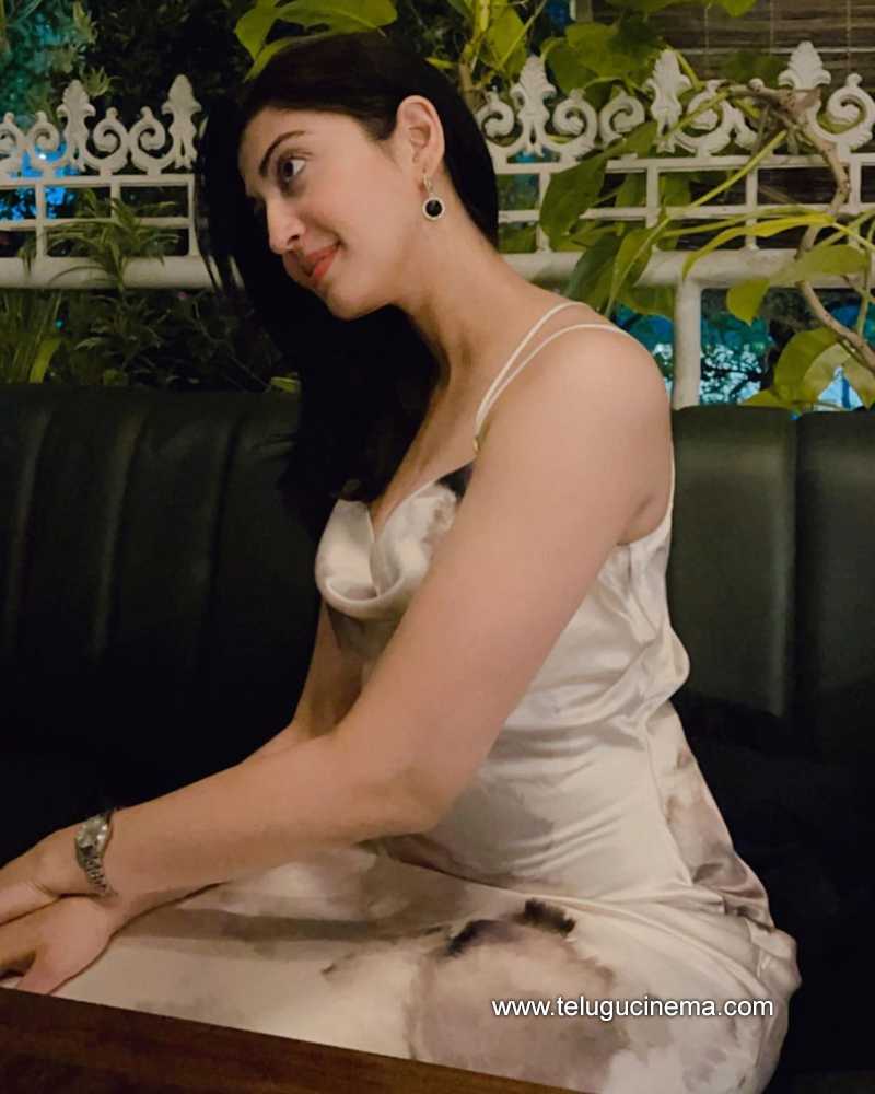 pranita stills 12 10 22 002
