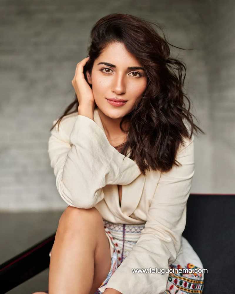 ruhani stills 19 10 22 002
