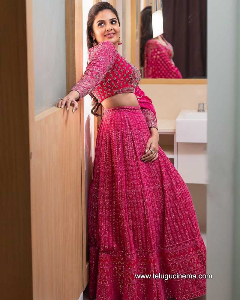 sreemukhi stills 071022 005