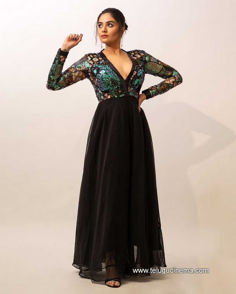 sreemukhi stills 15 10 22 003
