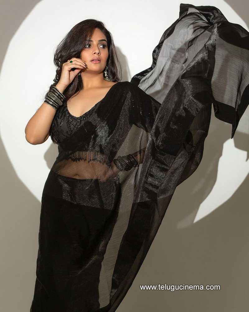 sreemukhi stills 22 10 22 004 1